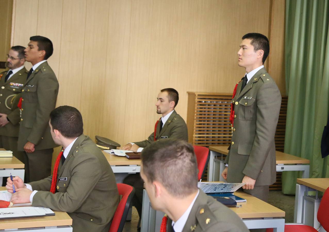 La ministra de Defensa, María Dolores de Cospedal, visita la Academia de Caballería de Valladolid