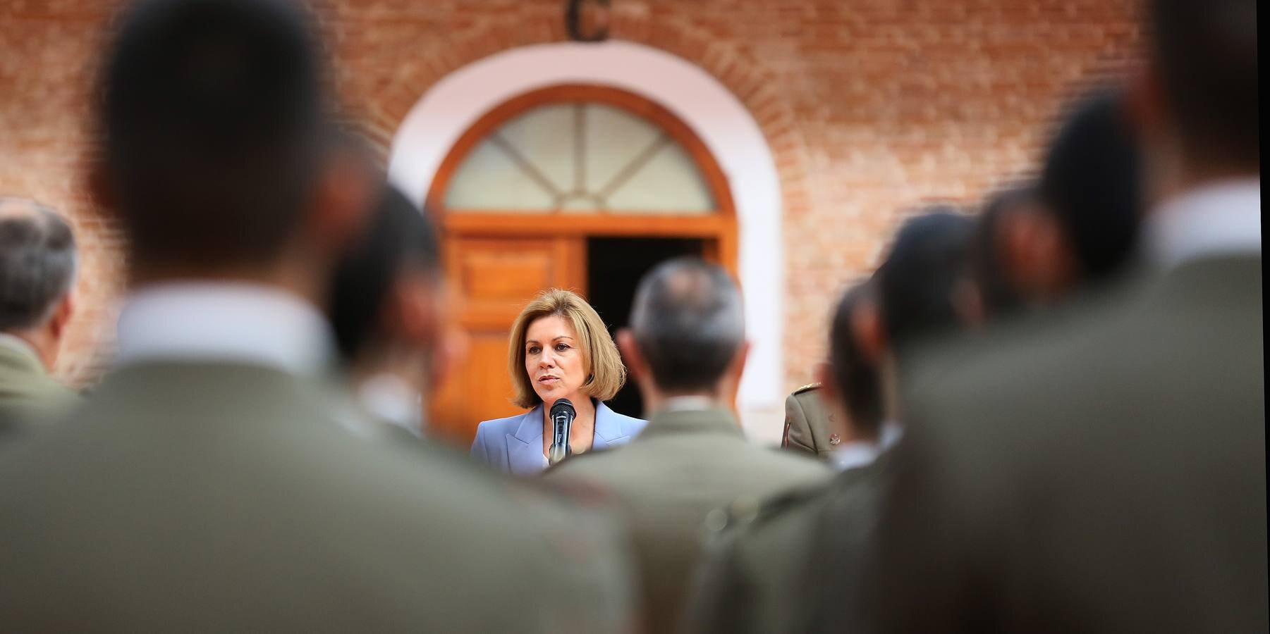 La ministra de Defensa, María Dolores de Cospedal, visita la Academia de Caballería de Valladolid