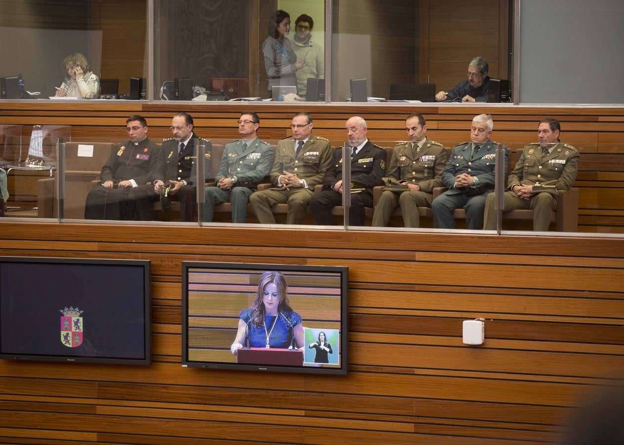 La ministra de Defensa, Dolores de Cospedal, ha aprovechado el acto para defender a ultranza la aplicación de la ley, la Constitución y el Estado de Derecho