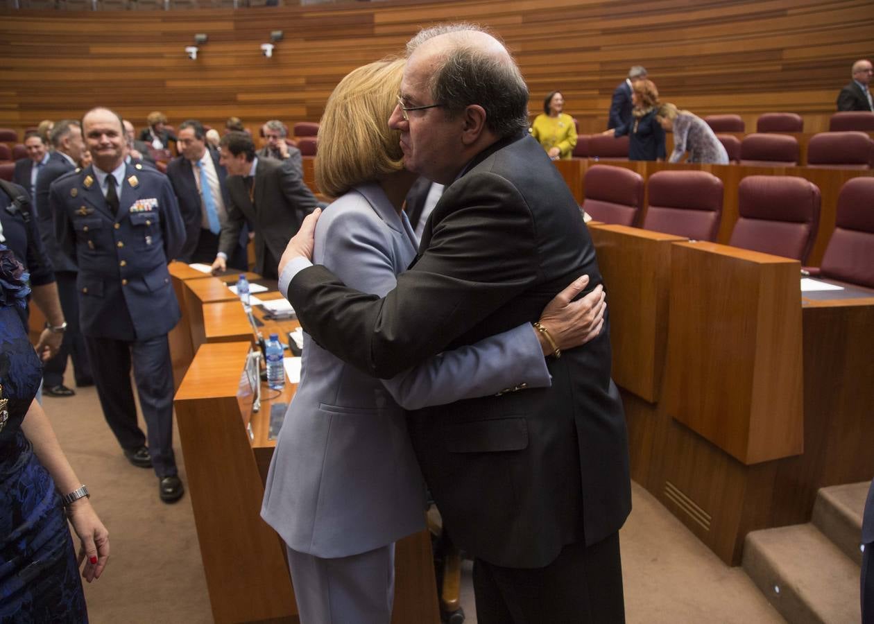 La ministra de Defensa, Dolores de Cospedal, ha aprovechado el acto para defender a ultranza la aplicación de la ley, la Constitución y el Estado de Derecho