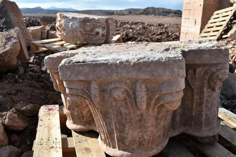 La Confederación Hidrográfica del Duero rescata los capiteles románicos de Cenera de Zalima