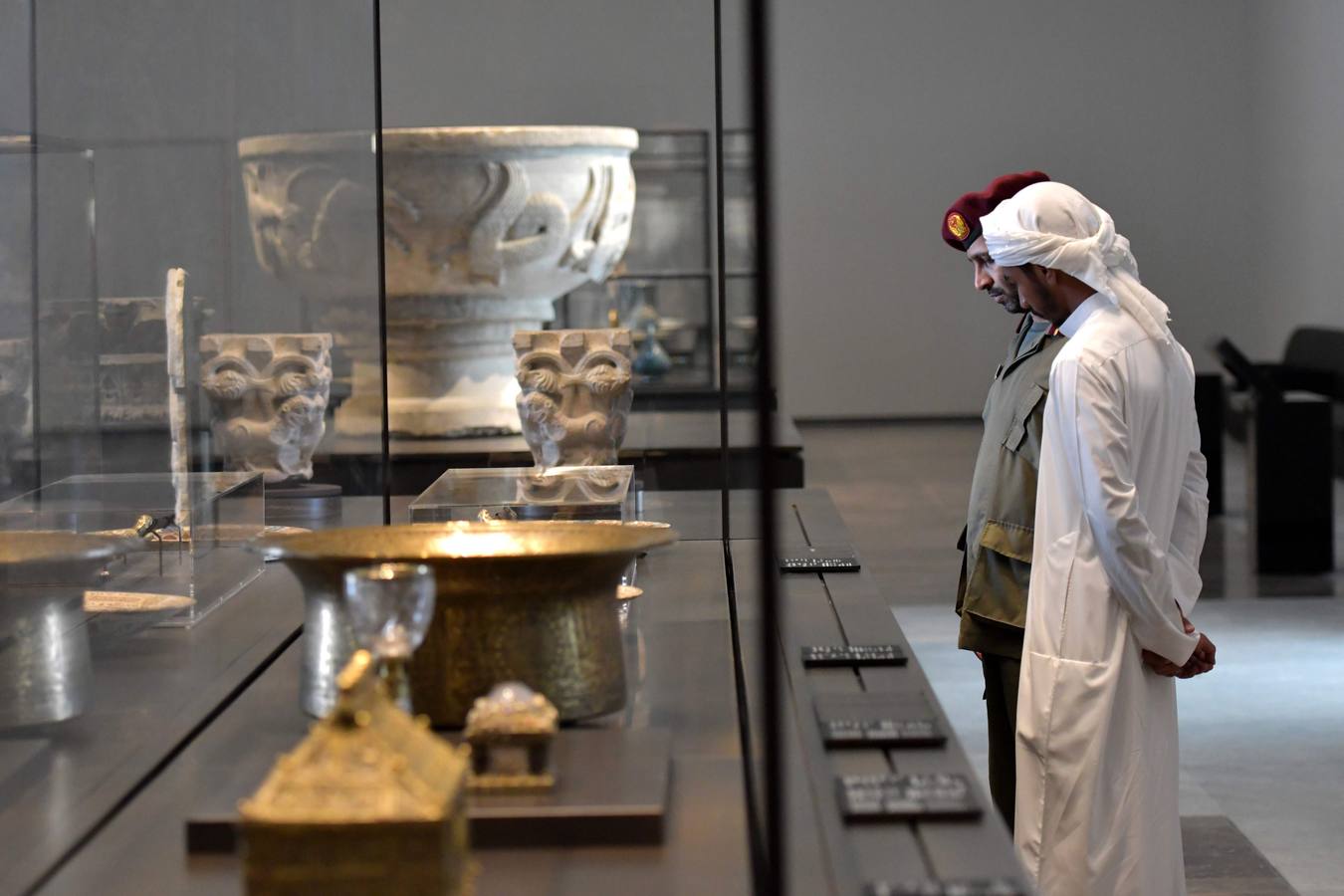 Una década después del lanzamiento del proyecto, el primer museo global en el mundo árabe, fue inaugurado ayer | En sus 6.400 metros cuadrados se exponen obras de trece galerías francesas y la colección de los Emiratos