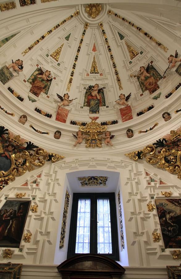 Con una inversión aproximada de 70.000 euros, las intervenciones han consistido en la reparación de los problemas de humedades y de grietas de un espacio en el que también figuran diferentes lienzos sobre la vida de la Virgen María, que también han sido rehabilitados 