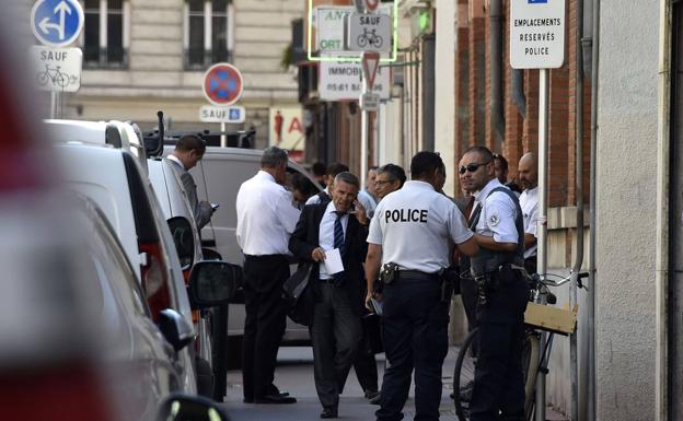 Varios agentes de Policía en Toulouse.