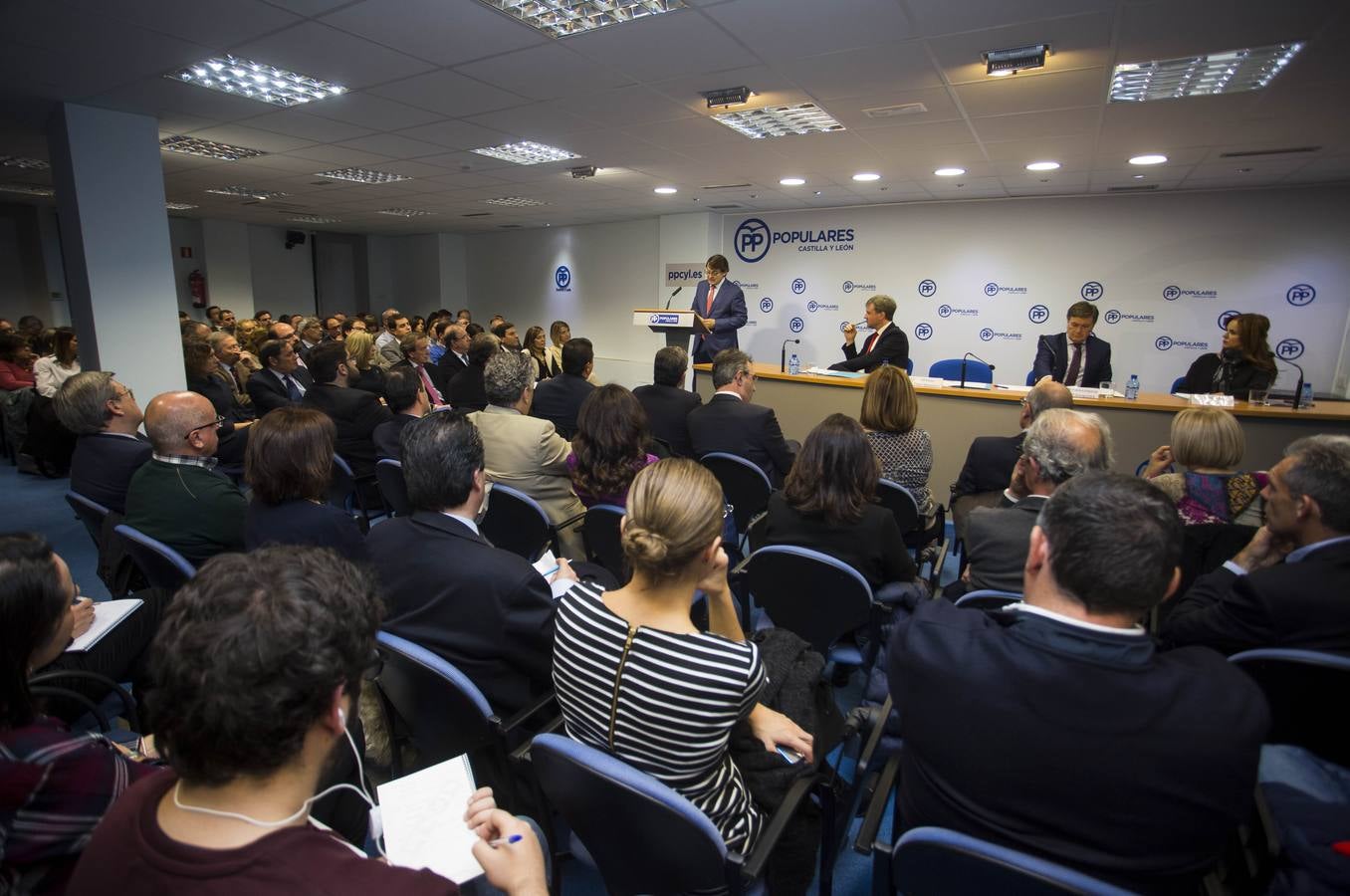 En el encuentro mantenido en la sede autonómica del PP con los líderes de la formación en las nueve provincias y los cargos electos, entre los que se contaba el presidente de la Junta, Juan Vicente Herrera, con buena parte de su equipo, Mañueco ha refrendado el respaldo de los 'populares' castellanos y leoneses al PP de Cataluña