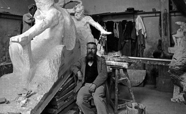 Auguste Rodin, en sus muchos talleres de trabajo. 