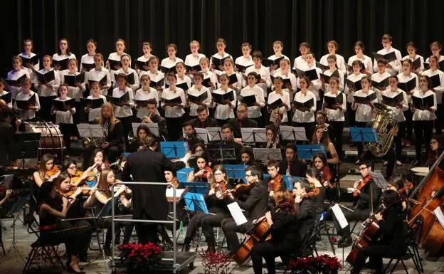 La JOUVA y el Coro de Voces Blancas, en un concierto. 