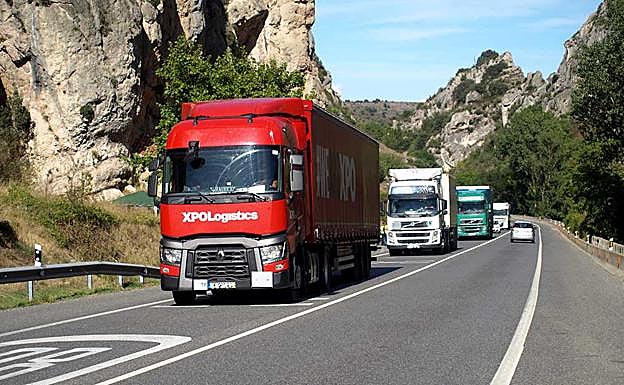 La nacional soporta un intenso tráfico pesado