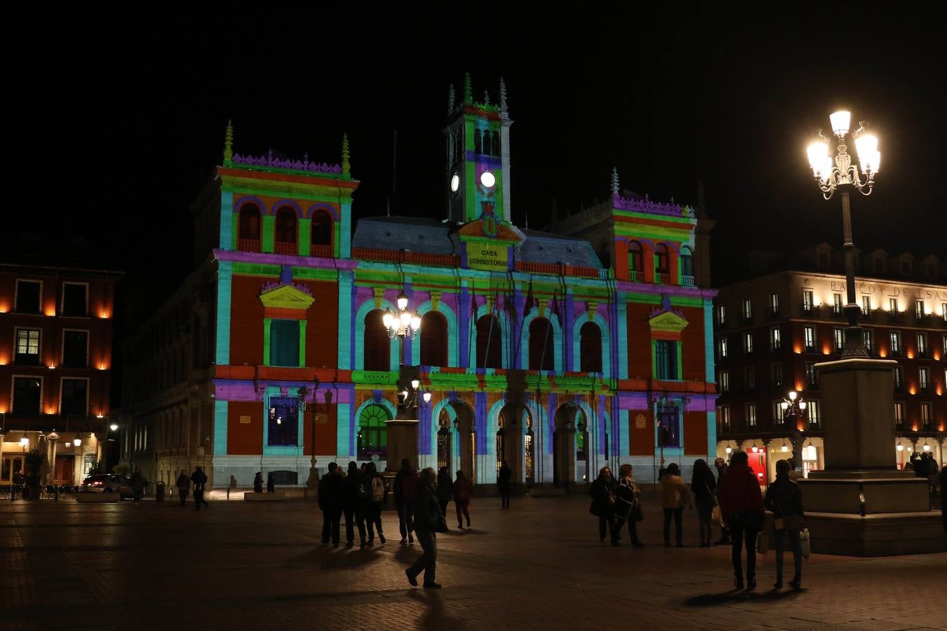 Las proyecciones sobre la fachada del Ayuntamiento se enmarcan dentro de la campaña navideña que ambientará la Plaza Mayor