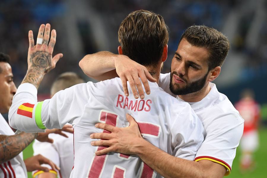 La selección española empató ante Rusia (3-3) en el amistoso disputado en la ciudad de San Petersburgo. Jordi Alba abrió la lata de cabeza y Sergio Ramos anotó dos polémicas penas máximas para los de Lopetegui. Aleksey Miranchuk y Smolov, en dos ocasiones, dieron el empate a los locales.