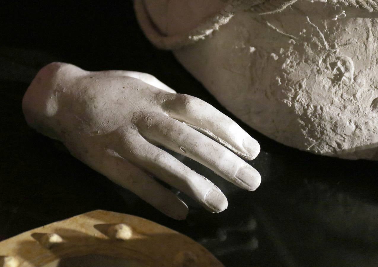 Acoge una exposición fotográfica con imágenes procedentes de los fondos del Museo Rodin (París) y materiales del taller de vaciados del antiguo Museo Nacional de Reproducciones Artísticas