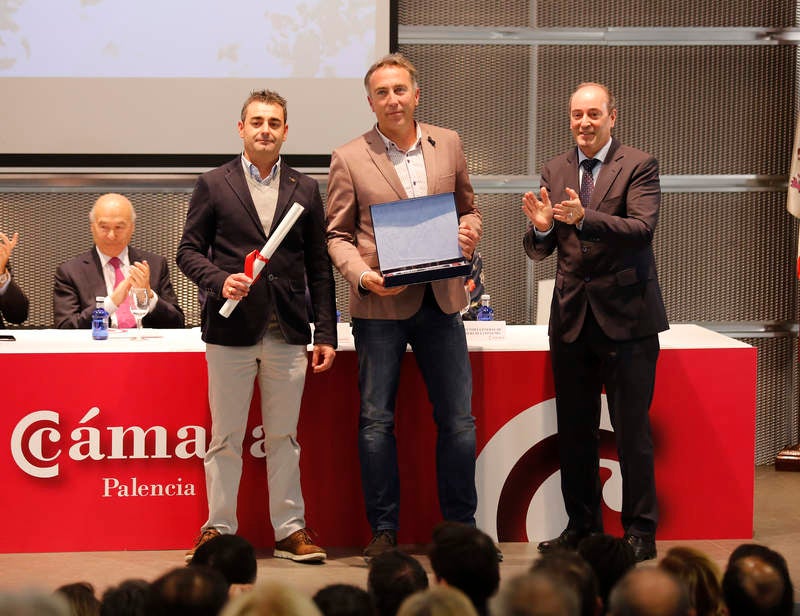 El presidente de la entidad, Vicente Villagrá, destaca el compromiso de los premiados en la creación de empleo