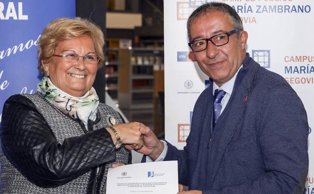 Juana Borrego y Juan José Garcillán, tras la firma del acuerdo.
