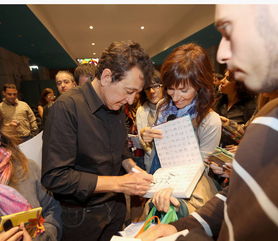 En noviembre de 2013, participó en la conferencia 'Perspectivas sobre la creación artística y la gestión cultural' en la Universidad Europea Miguel de Cervantes.