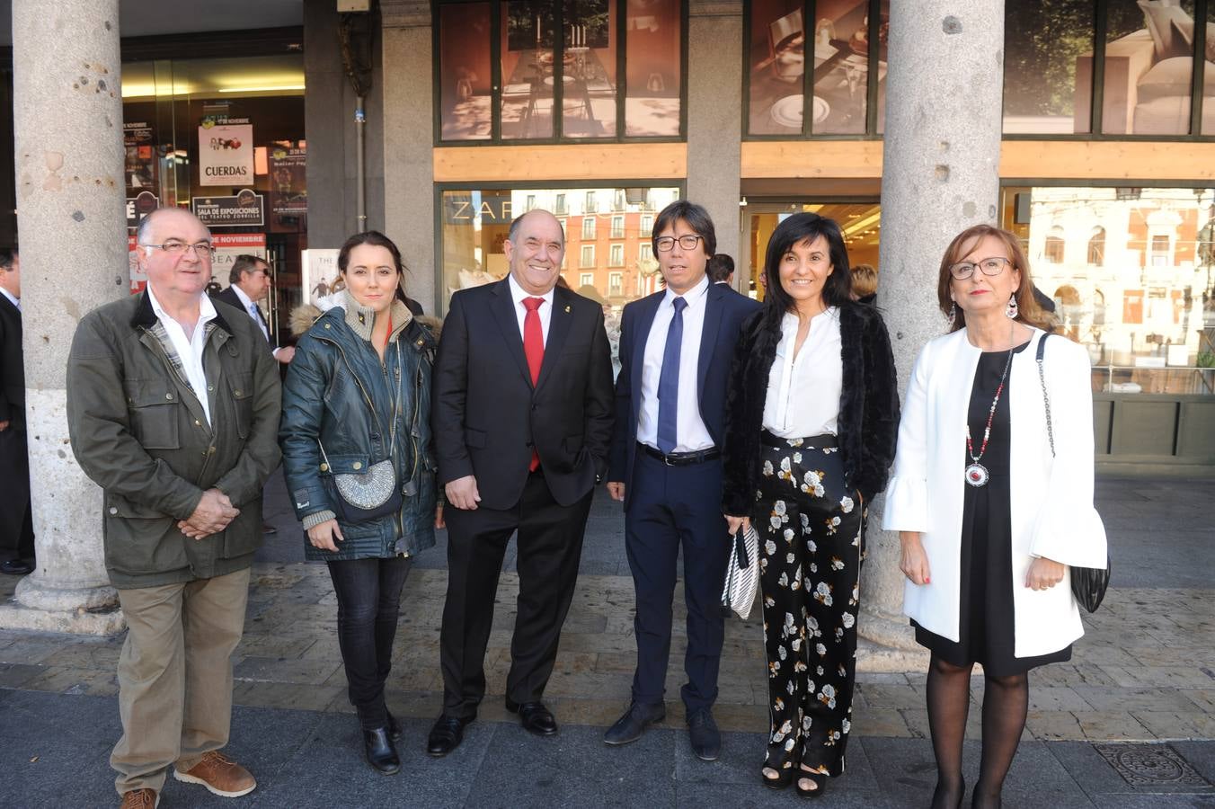 José Luis Gómez, alcalde de Sardón; Virginia Almanza, teniente de alcalde de Aldeamayor; Mariano Suárez, alcalde de La Cistérniga; Nunilo Gato, alcalde de Tiedra, con su mujer, Marta Ortega; y Henar González, alcaldesa de La Pedraja. 