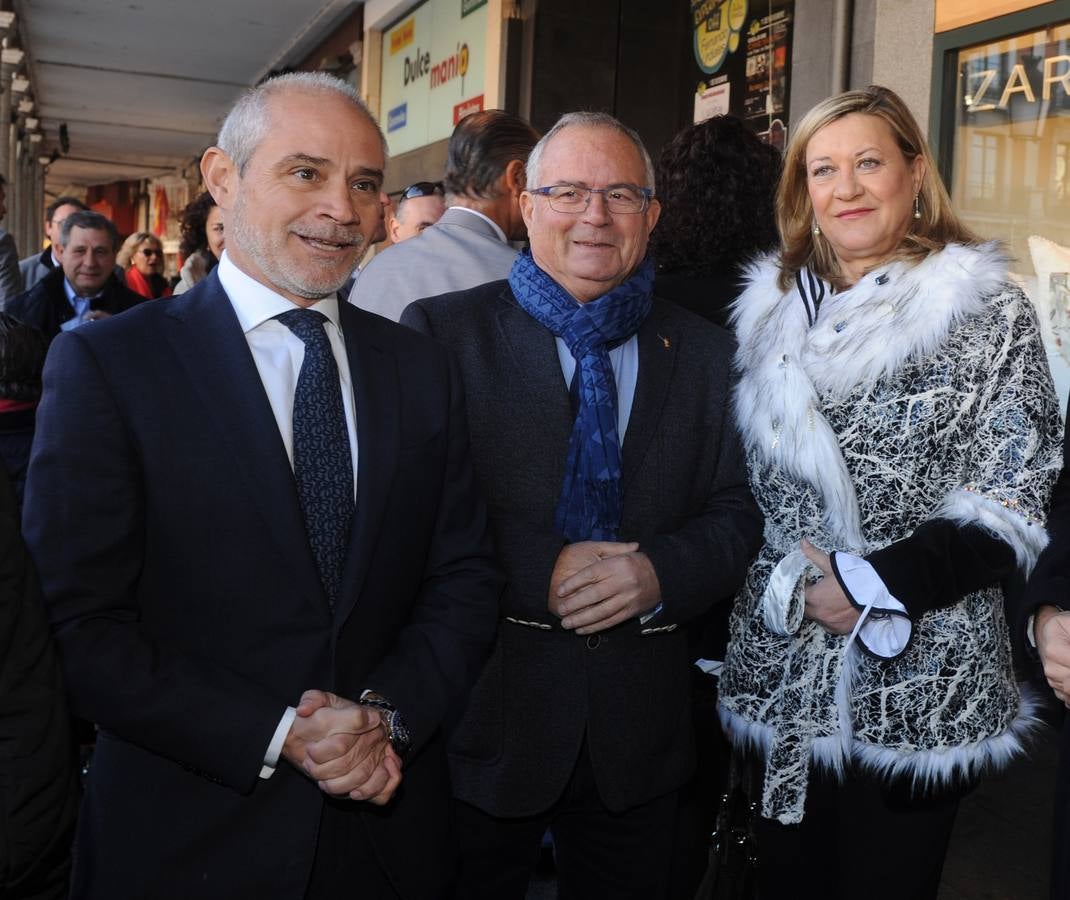 Víctor Caramanzana, presidente de la Cámara de Comercio, José Augusto Rodríguez, alcalde de Valbuena de Duero, y Pilar del Olmo, consejera de Hacienda. 