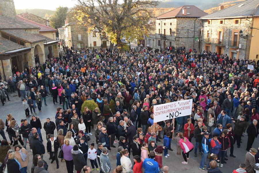 Manifestación en Velilla del Río Carrión por el cierre de la central
