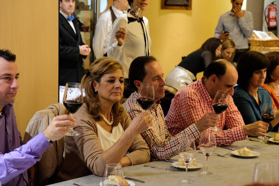 Cata de Bodegas Avelino Vegas en el restaurante Casares