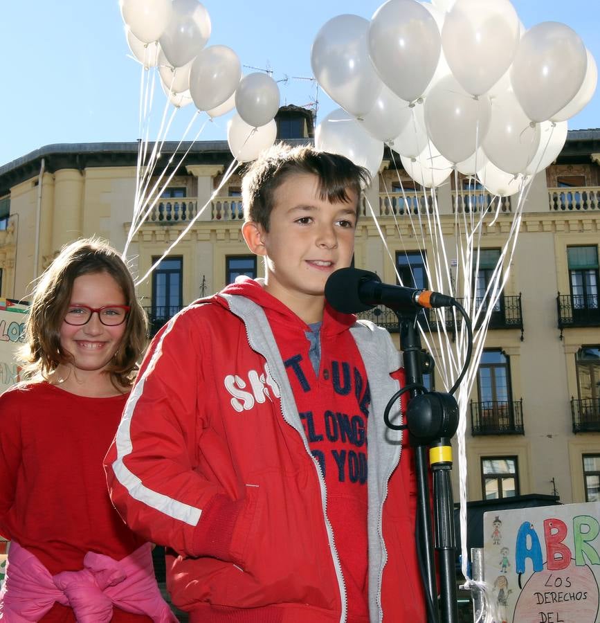 En el acto celebrado en la Plaza Mayor han participado escolares de diez centros de enseñanza