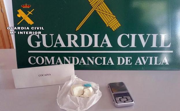 Desmantelado un punto de venta de cocaína en Mombeltrán