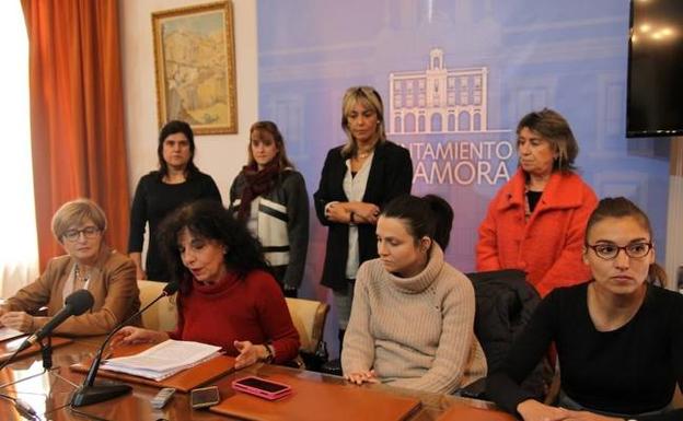 Presentación de los actos del Día Contra la Violencia de Género en el Ayuntamiento de Zamora. 