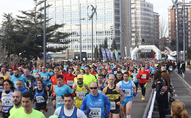 Salida de la San Silvestre de 2015 por la calle Miguel Ángel Blanco