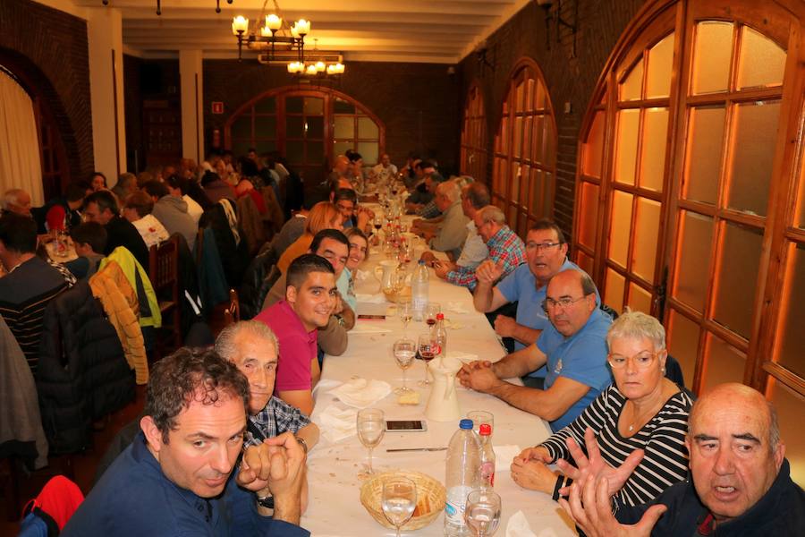El pasado domingo en Baltanás, las calles fueron tomadas por coches clasícos, tractores y motos con motivo de las Fiestas Patronales en honor de San Millán.