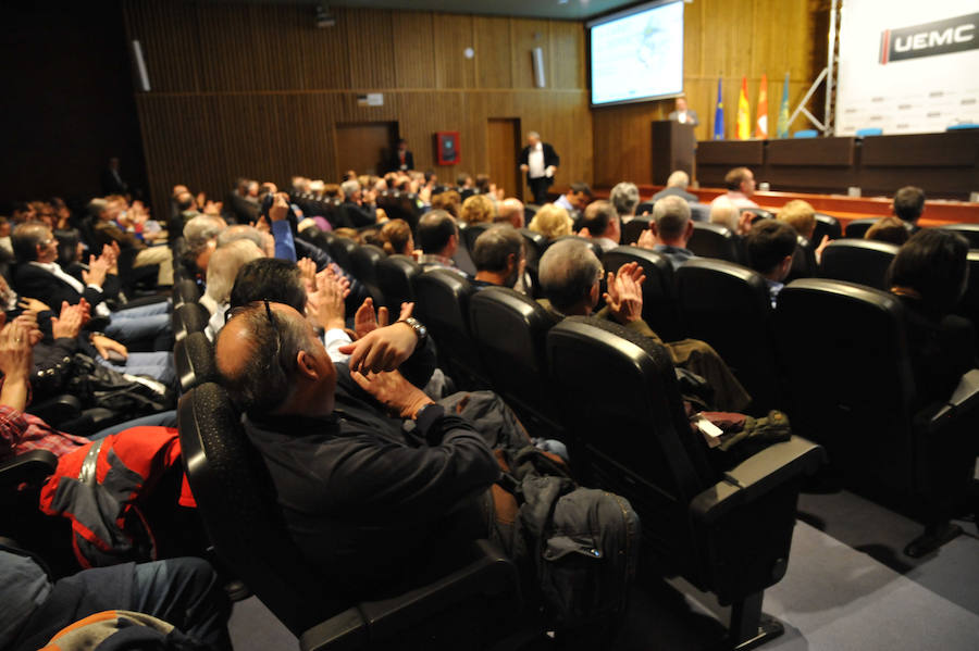 Homenajean a los' personajes necesarios' en el terreno deportivo local. Además, también recogen, 50 artículos que fueron publicados en El Norte de Castilla.