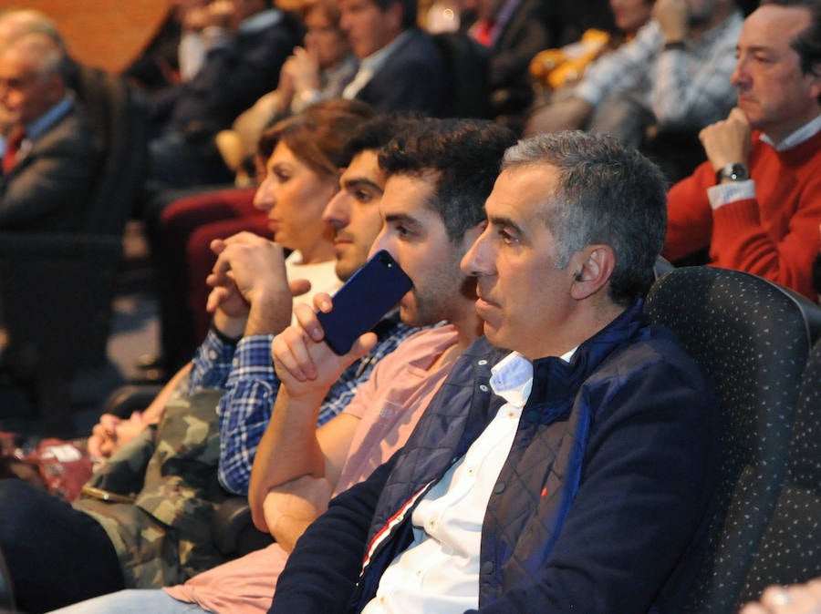 Homenajean a los' personajes necesarios' en el terreno deportivo local. Además, también recogen, 50 artículos que fueron publicados en El Norte de Castilla.