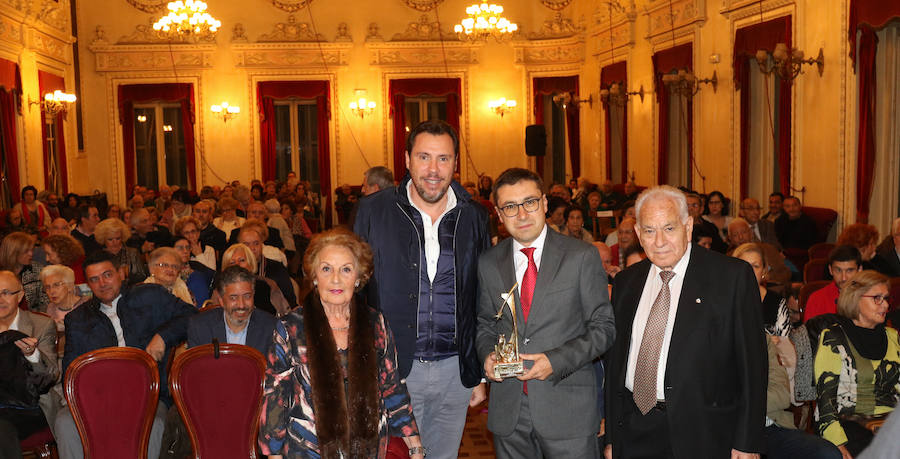 Entrega del Prmio de la Asociación Belenista al Periodista Angel Cuaresma