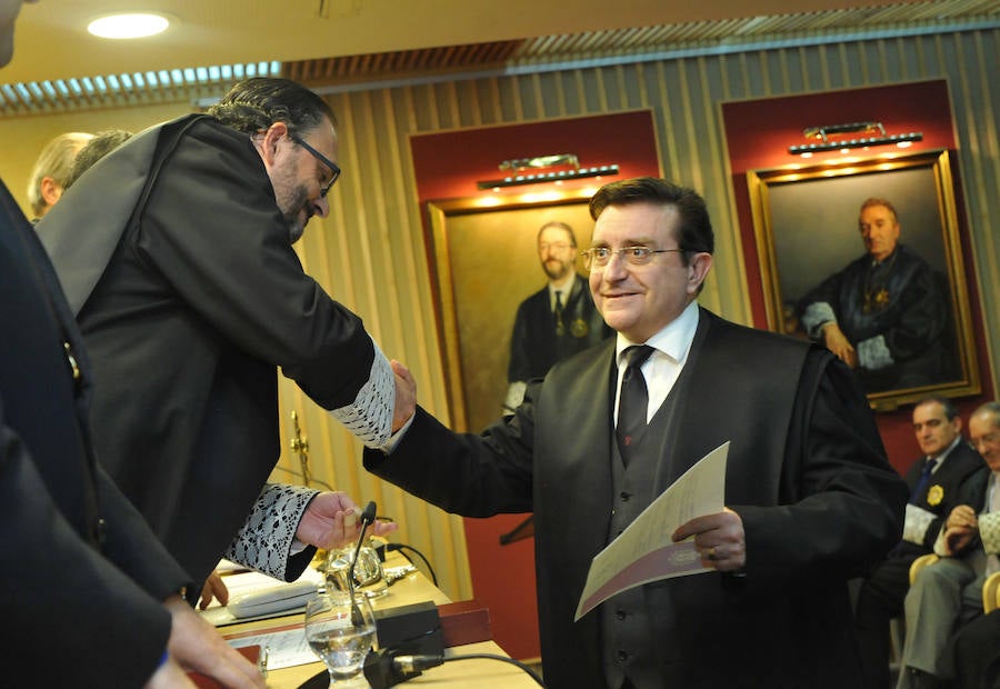 El Colegio de Abogados de Valladolid entrega insignias y reconocimientos durante su fiesta colegial