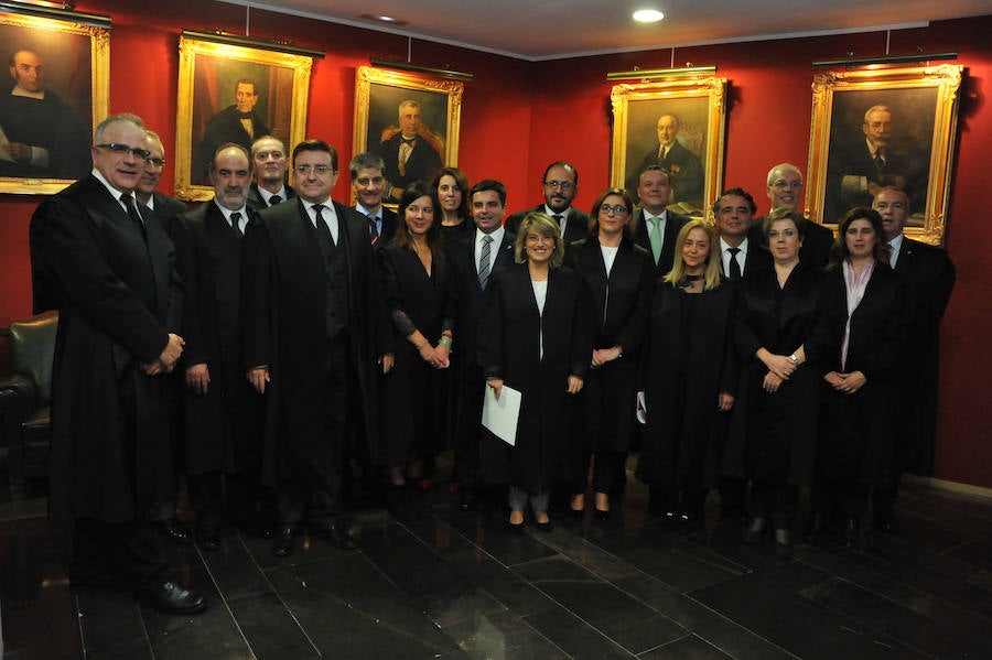 El Colegio de Abogados de Valladolid entrega insignias y reconocimientos durante su fiesta colegial