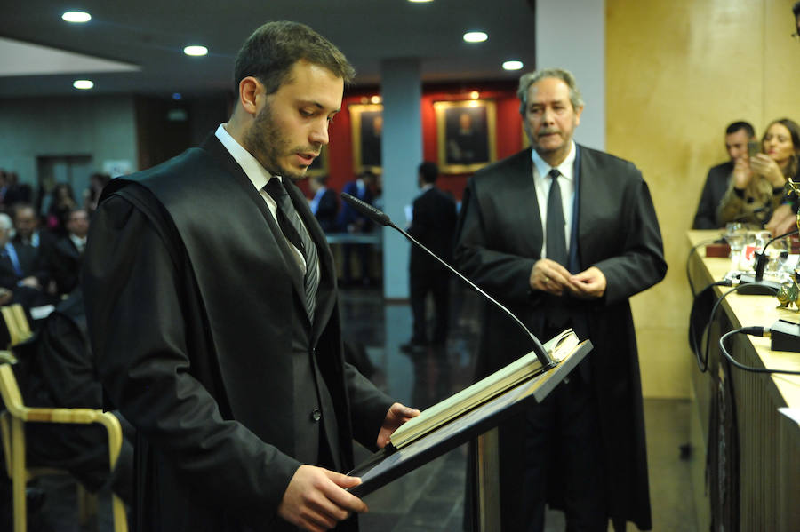 El Colegio de Abogados de Valladolid entrega insignias y reconocimientos durante su fiesta colegial