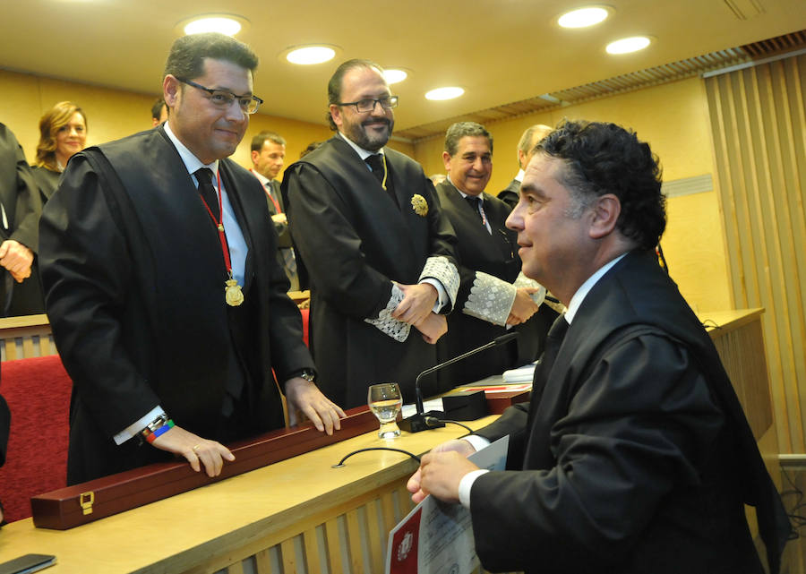 El Colegio de Abogados de Valladolid entrega insignias y reconocimientos durante su fiesta colegial