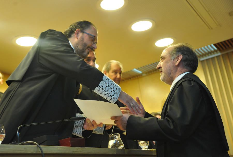 El Colegio de Abogados de Valladolid entrega insignias y reconocimientos durante su fiesta colegial