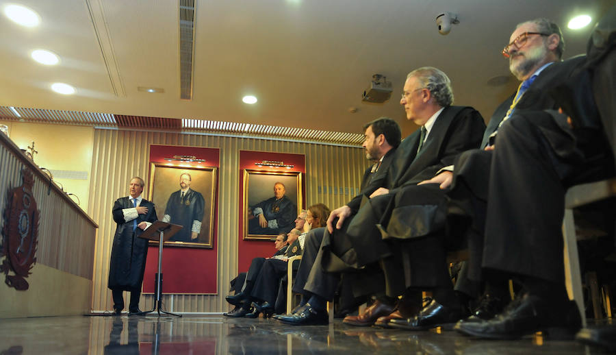 El Colegio de Abogados de Valladolid entrega insignias y reconocimientos durante su fiesta colegial