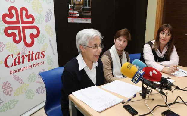 De izquierda a derecha, Manuela Rubio, Gloria Alonso y Rosa Aguado. 