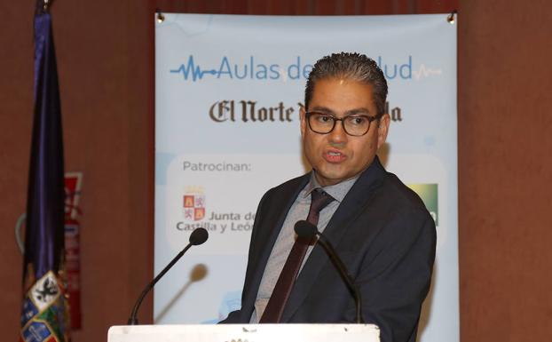 El doctor Louredo, durante su intervención. 