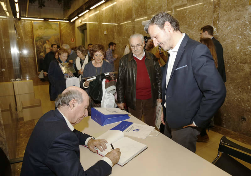 Presentacion del libro de José María Pérez Peridis &#039;Hasta una ruina puede ser esperanza&#039;