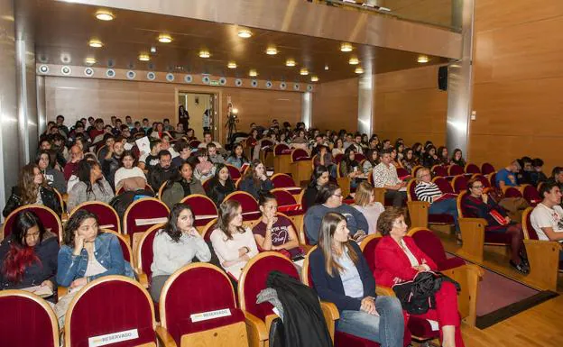 Aspecto de la Sala de la Fundación Caja Segovia durante la sesión formativa.