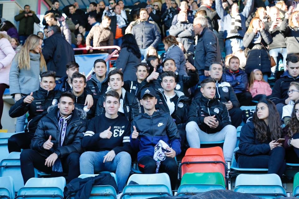 Afición en el estadio Helmántico de Salamanca para presenciar el derbi 
