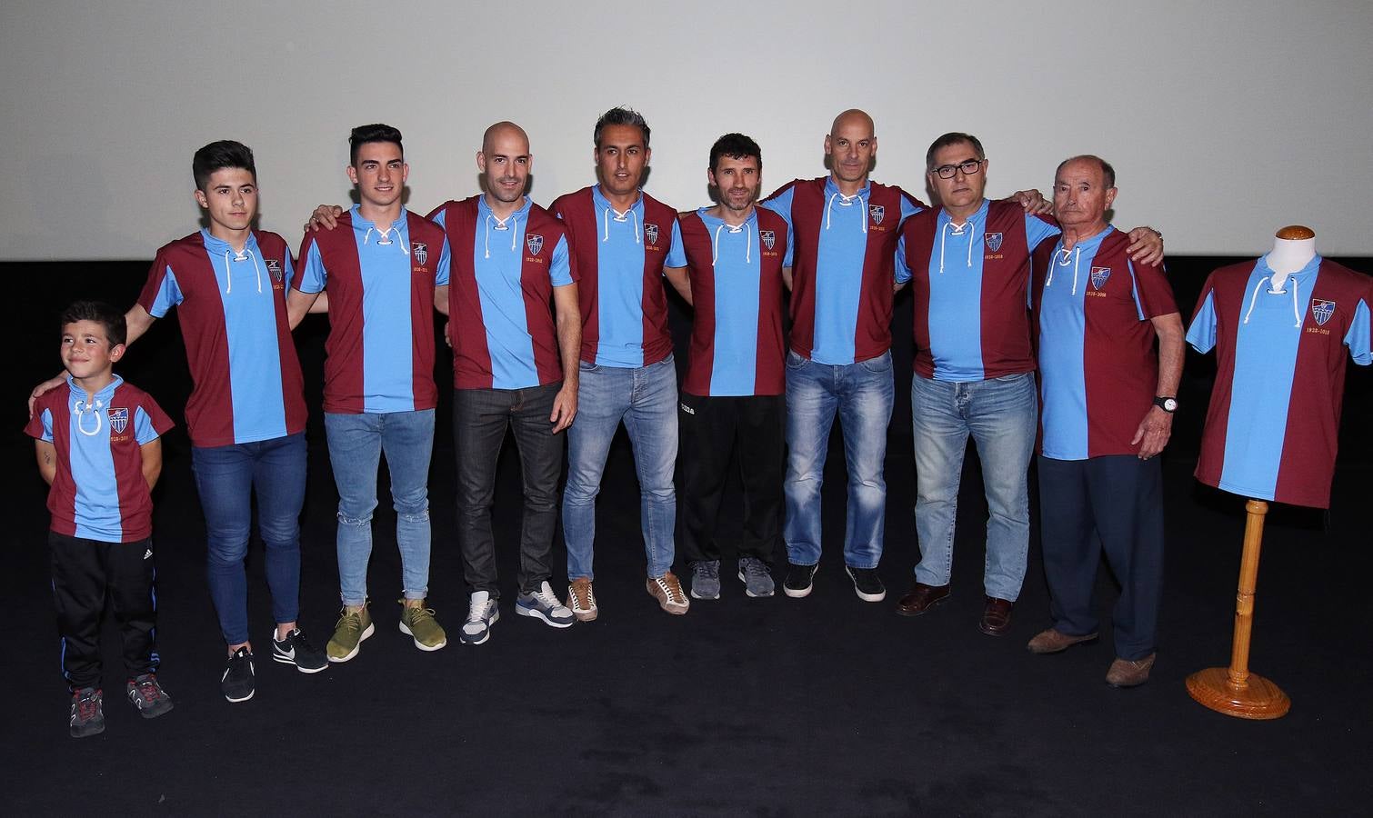 El acto de presentación, a cargo de Antonio García Rivilla, contó con la asistencia de aficionados, exjugadores y jugadores de la actual plantilla