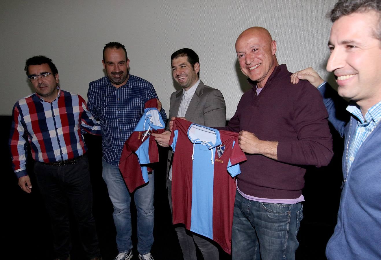 El acto de presentación, a cargo de Antonio García Rivilla, contó con la asistencia de aficionados, exjugadores y jugadores de la actual plantilla