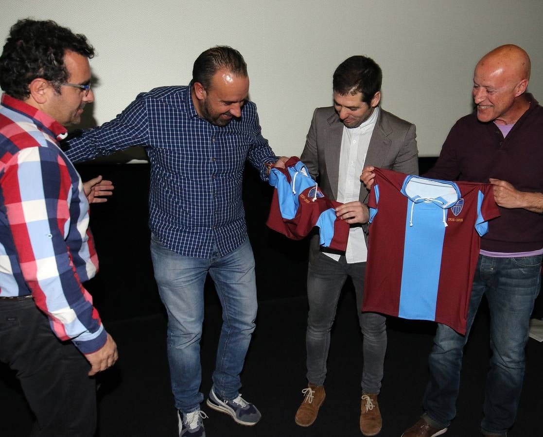 El acto de presentación, a cargo de Antonio García Rivilla, contó con la asistencia de aficionados, exjugadores y jugadores de la actual plantilla