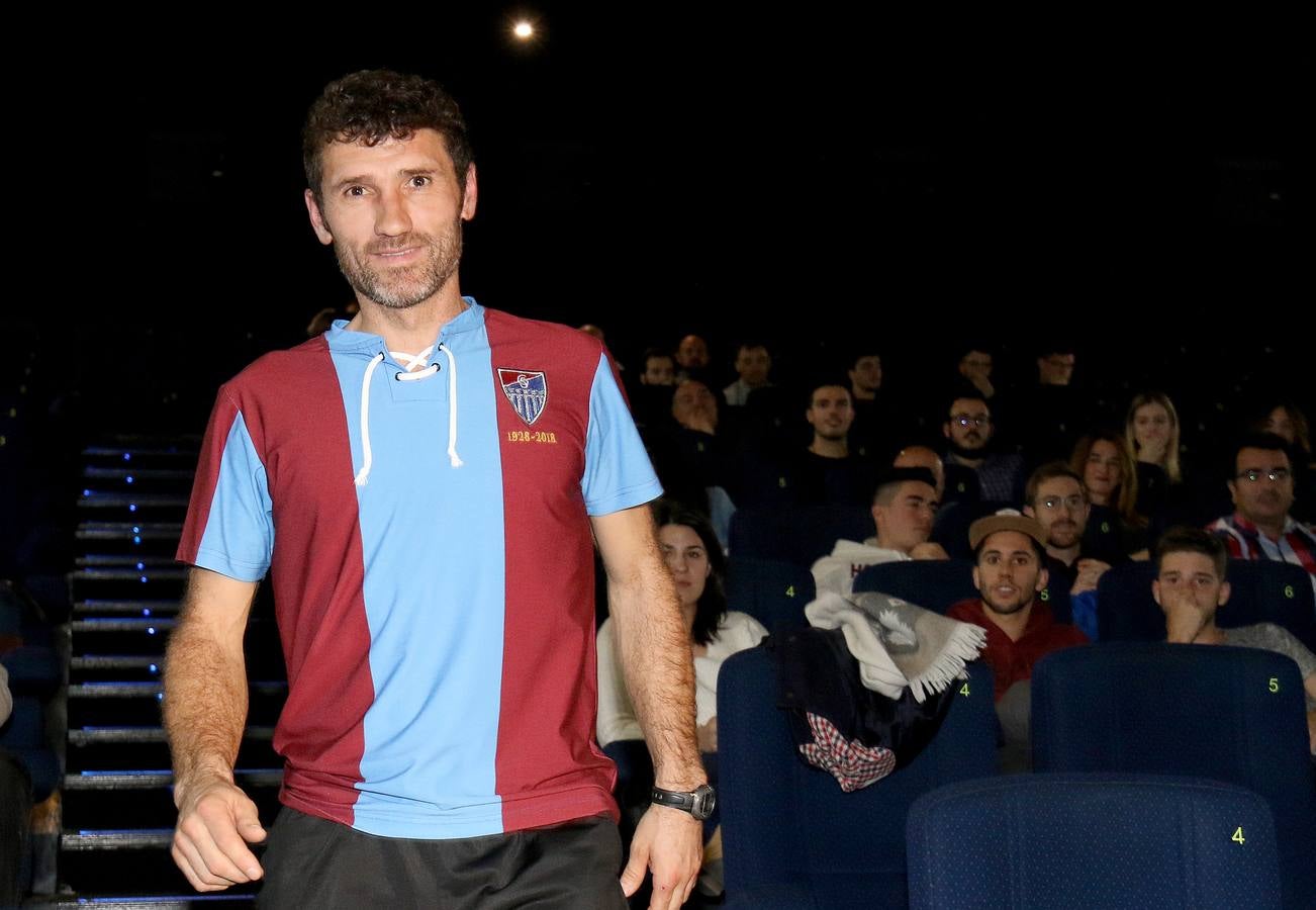 El acto de presentación, a cargo de Antonio García Rivilla, contó con la asistencia de aficionados, exjugadores y jugadores de la actual plantilla