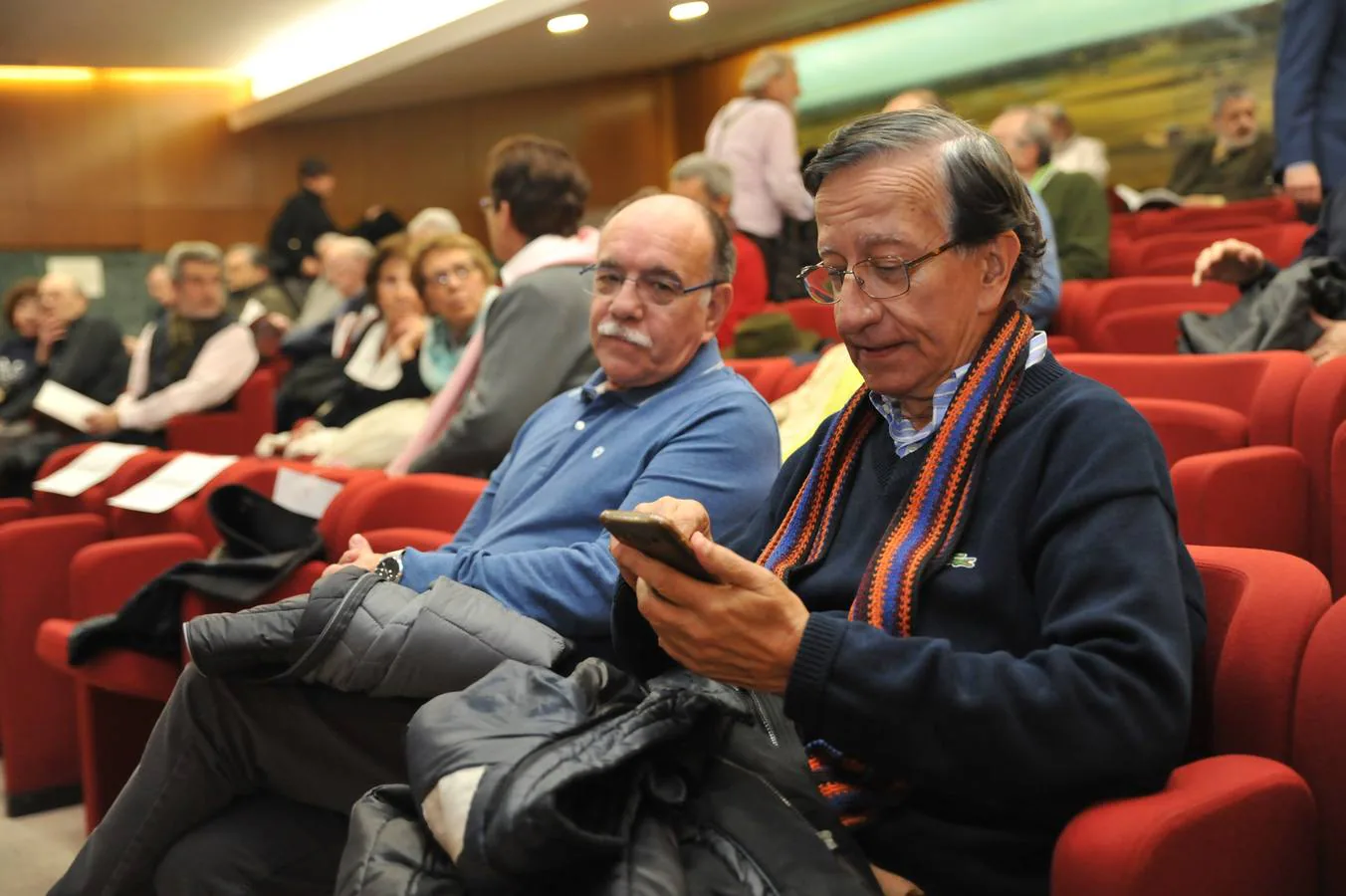 Exdirectivo de este grupo, en el que trabajó 33 años, el autor basa su obra en la tesis doctoral que le dirigió el profesor de la UVA Alonso Ponga