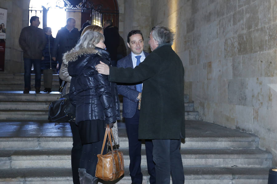 Los dos candidatos que compiten por el Rectorado de la Universidad de Salamanca, Juan Manuel Corchado y Ricardo Rivero, han ejercido esta mañana su derecho al voto en el Aula Salinas del Edificio Históric