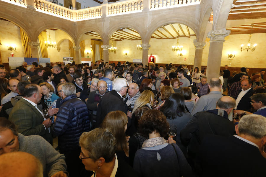 El Casino de Salamanca acogió el acto que congregó a decenas de representantes de la sociedad salmantina