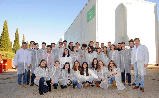 Los alumnos del colegio Ntra. Sra. de Lourdes visitan la fábrica de AMRI