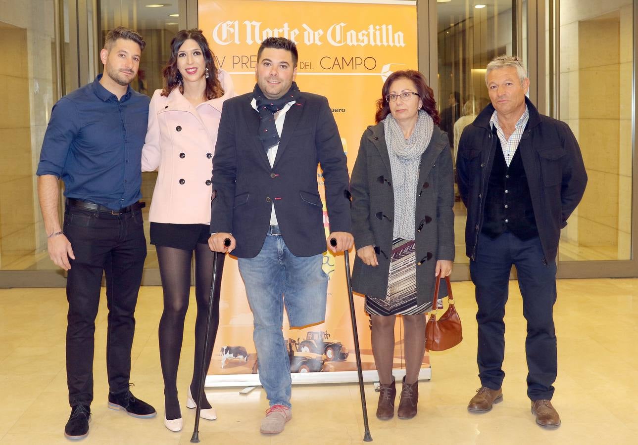 Víctor Gómez (hermano del premiado), María Chavida (novia de Eduardo), Eduardo Gómez, Mari Carmen Pisonero (madre) y Rodolfo Gómez (padre). 